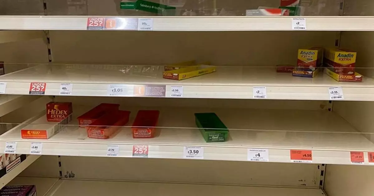 搶購潮殺到英國 超市糧食廁紙藥物貨架一掃空