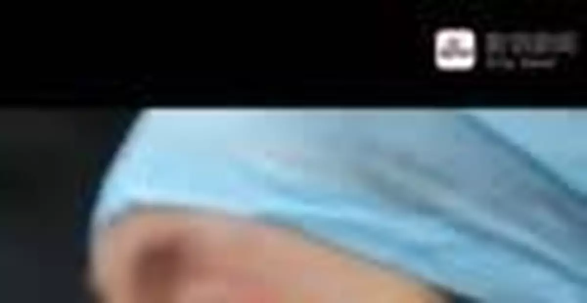 還記得醫院裡隔著玻璃門的那一吻嗎 他們結婚了!