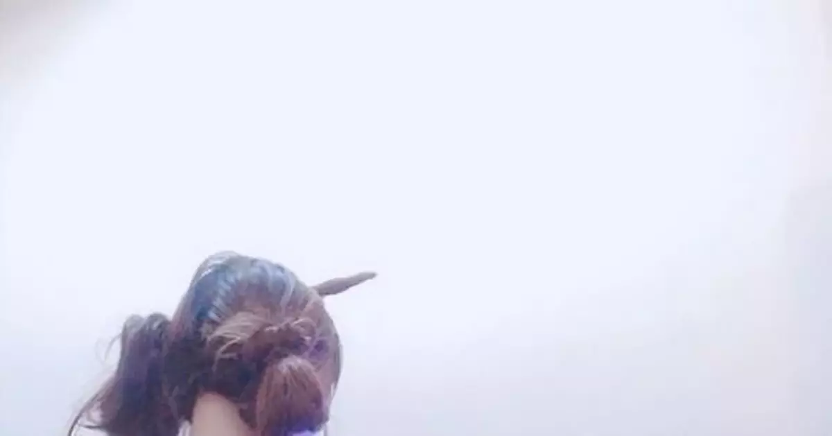 正妹在家裸打電動 超巨視角掀暴動