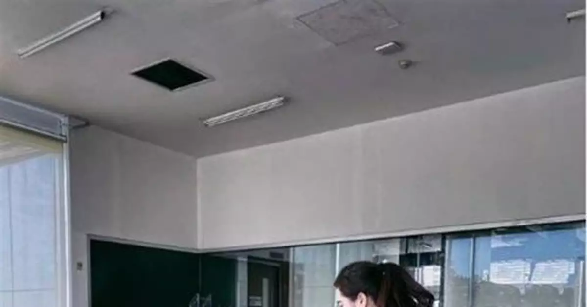 越南美女銷售員曬美照 性感姿勢讓網友瘋狂