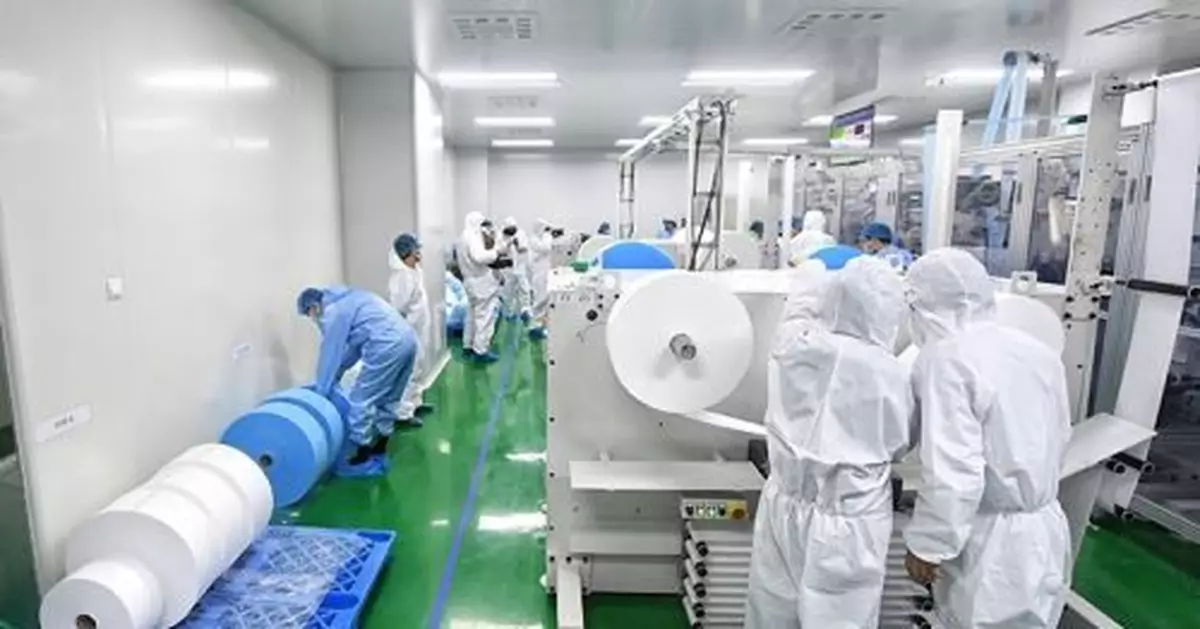 每分鐘500隻 國內首台高速口罩生產機在京試產