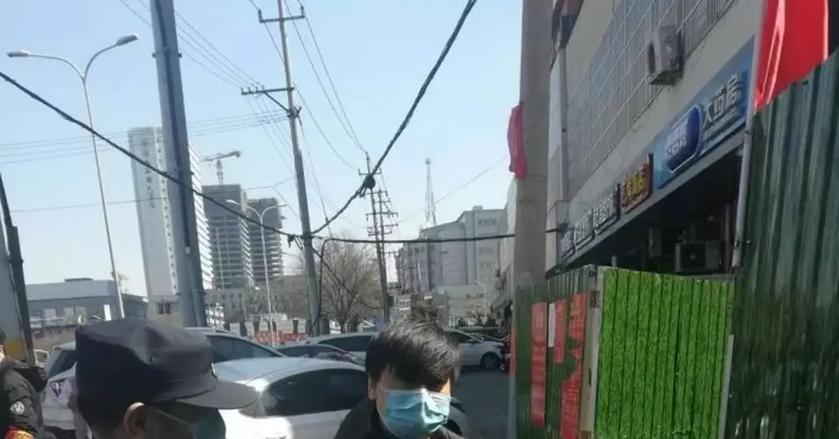 濟南小區一夜間49輛汽車被劃 作案原因讓人無語