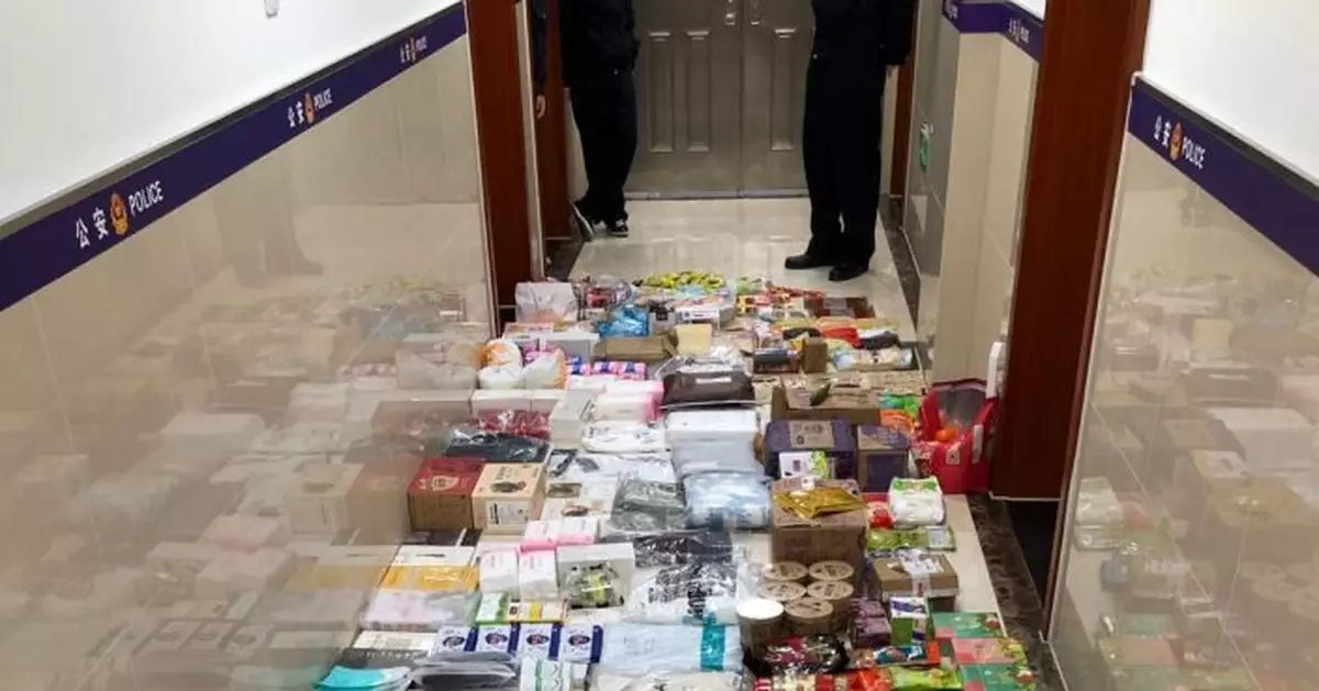 上海一男子專偷小區貨架上快遞,已被警方刑事拘留