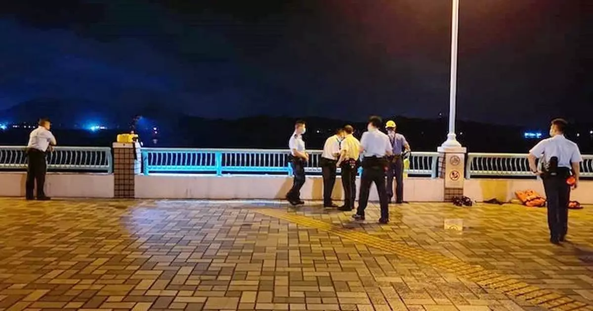 父子海怡半島夜釣墨魚  驚嚇釣到女屍