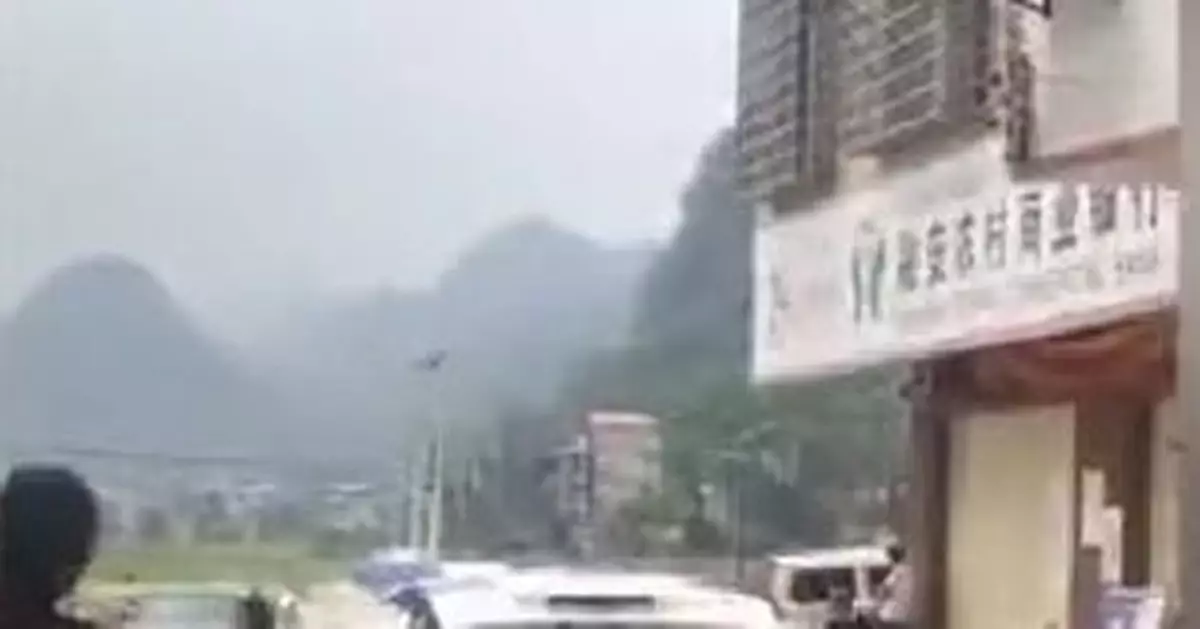 男子持刀搶銀行被警察開槍擊傷 一路人遭流彈誤傷