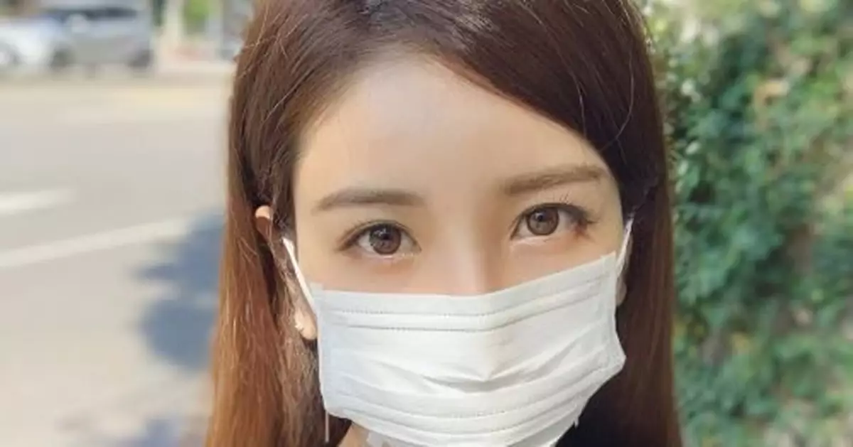 路邊超凶口罩妹竟是美乳系女星 網掀暴動