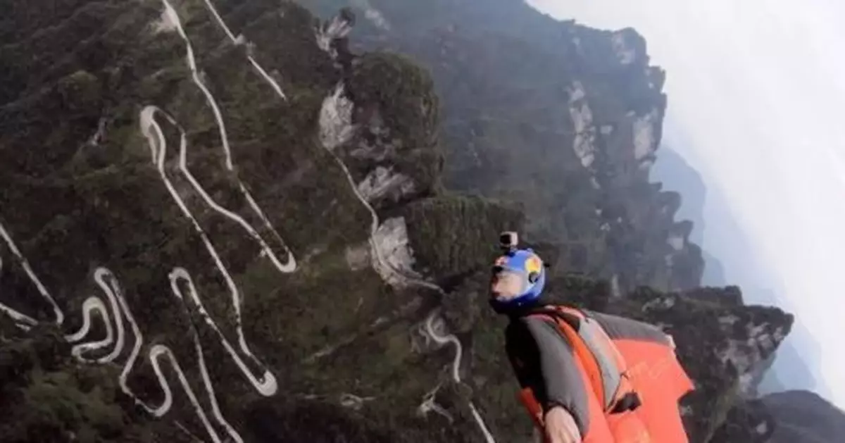 「亞洲翼裝飛行第一人」張樹鵬:這不是"瘋子的運動"