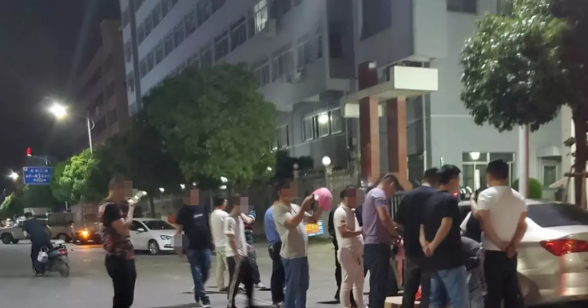 揭秘黃牛頭盔生意經：自稱廠家 進價28元賣60元