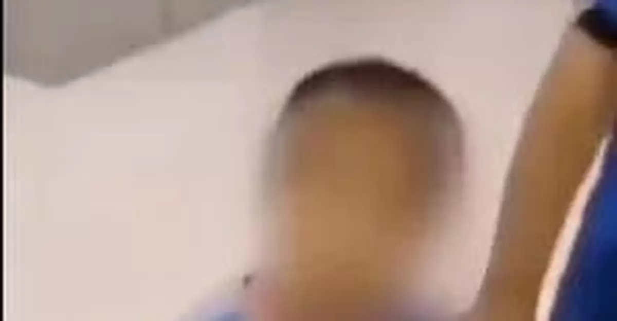 奇葩！夫妻吵架把1歲半兒子扔在商場，直到3天後…