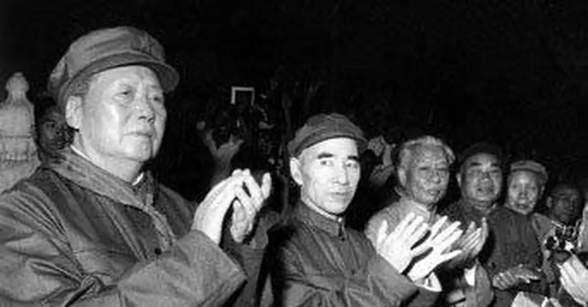 林彪合夥江青成功扳倒劉鄧：得意從小六變成了老二