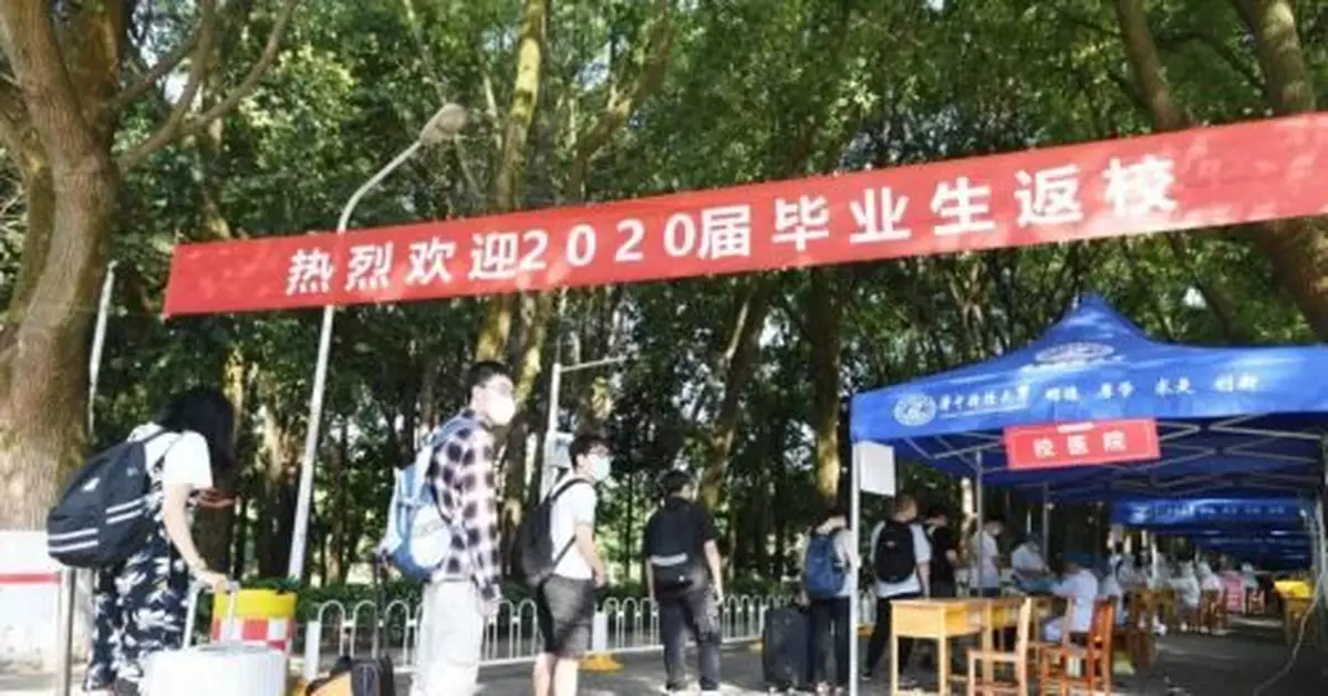 剛剛，武漢首批大學生返校！