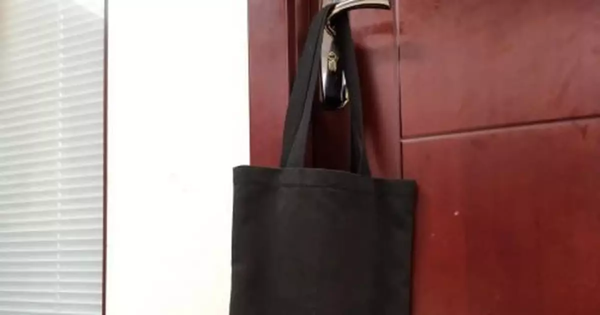 看到這種黑色手袋立即遠離！已有多名女性受害