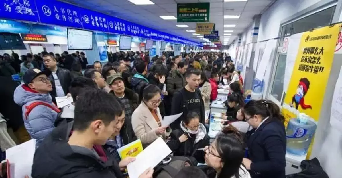 無房、投靠親屬也能落戶！多地「搶人大戰」白熱化