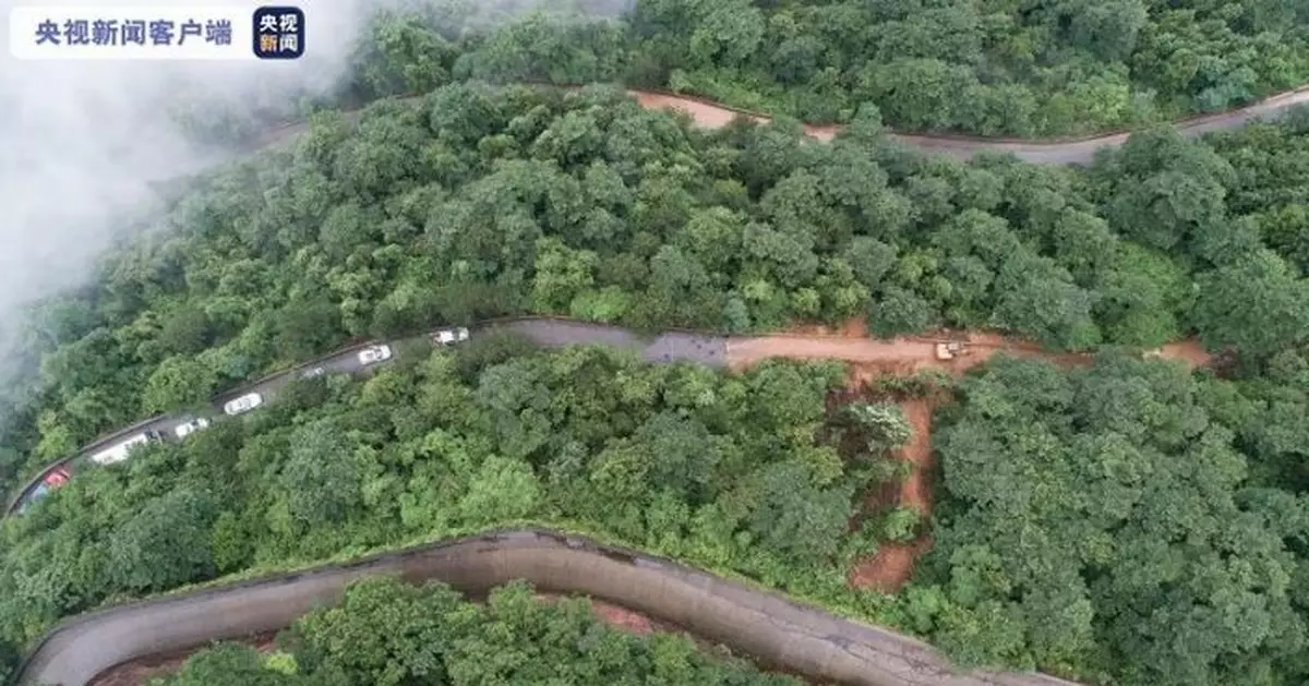 湖南張家界山體滑坡致44名遊客被困 交通暫時封閉