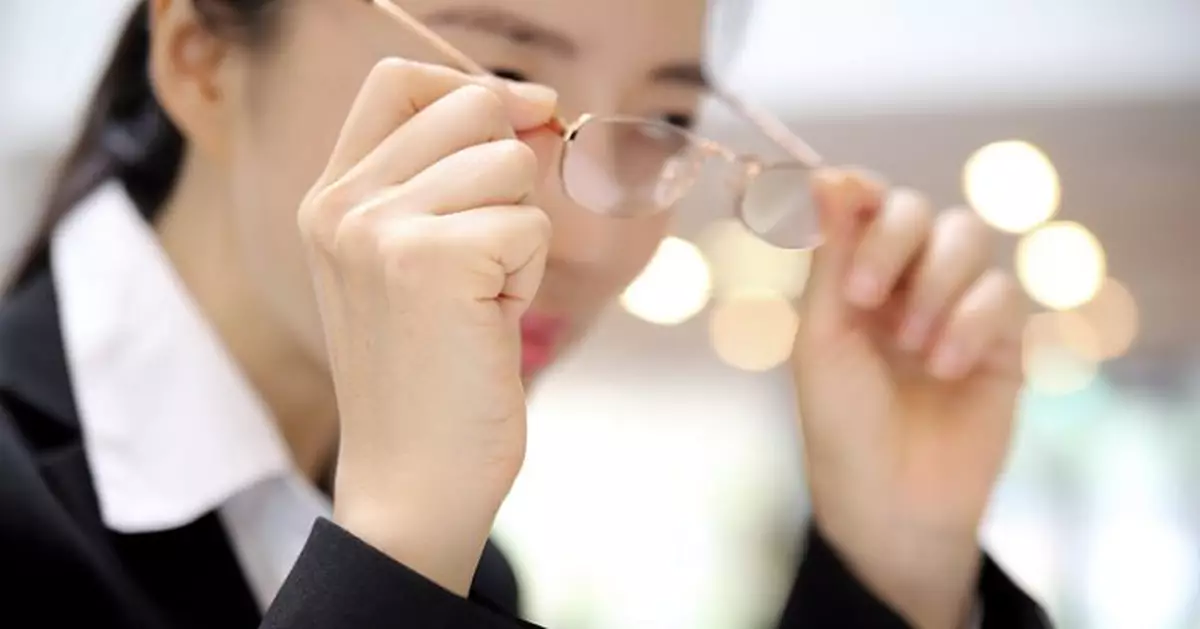 警惕眼睛「未老先衰」！40歲以上職場人群視近困難高發