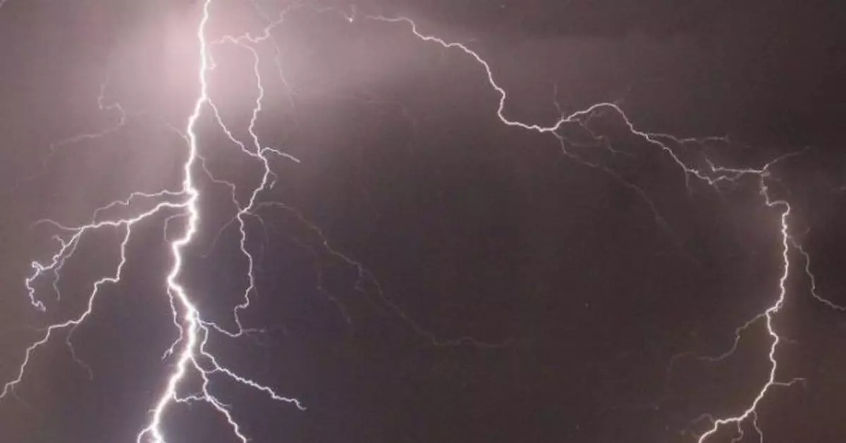 印度3名村民遭雷擊後被埋牛糞「治療」 兩人不治身亡