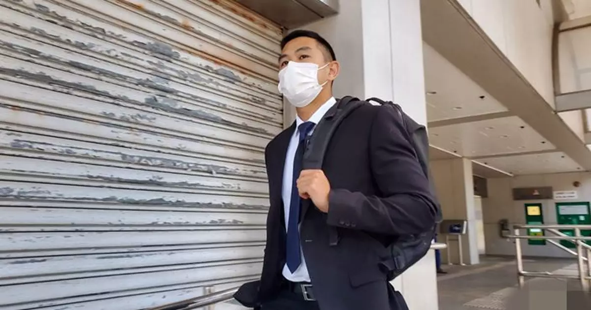 侍應涉元旦遊行藏摺刀萬用刀表證成立
