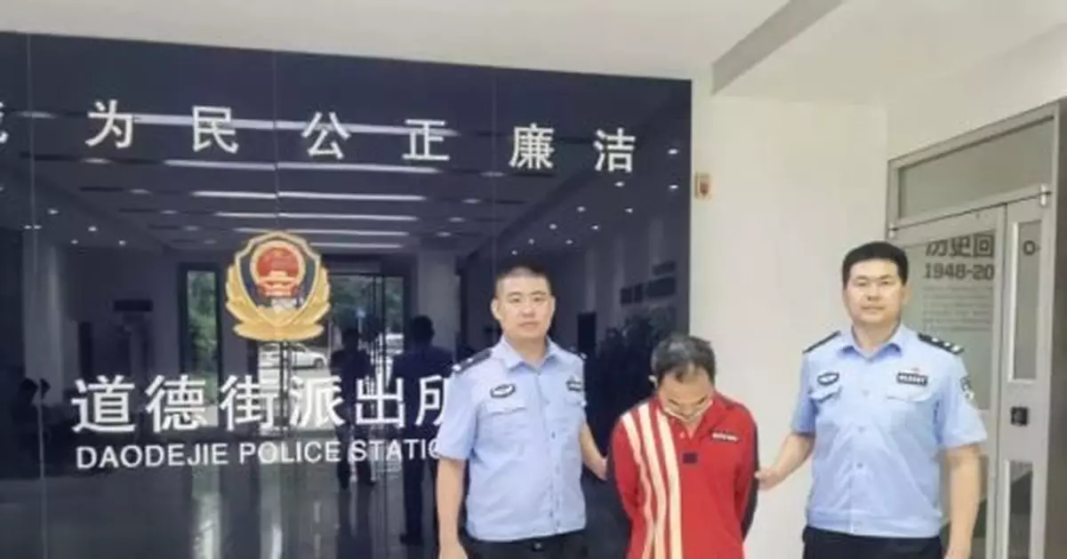 男子入室盜竊欲拍暈主人 結果把人打醒了