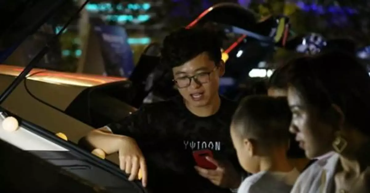 職場新人擺攤月入1.3萬元:「放手放腳地大幹一場」