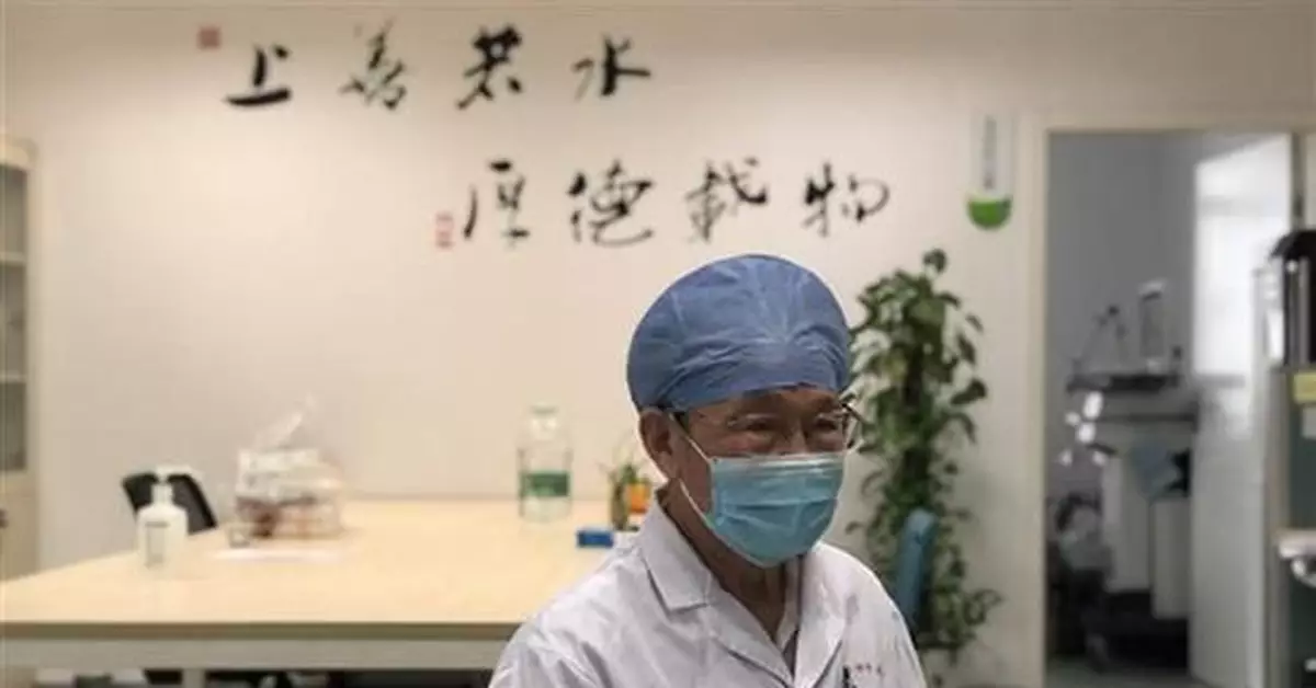 武漢最高齡！82歲醫生感染新冠後康復返崗