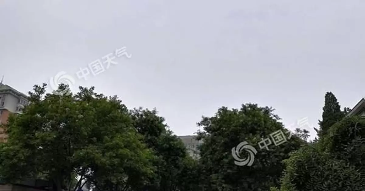 中考首日北京午後有雷雨 天空陰沉最高氣溫31℃