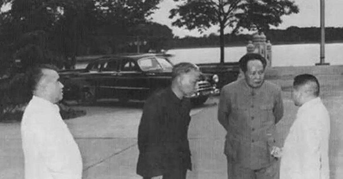 1953年鄧小平如何回應高崗的拉攏 回答很巧妙