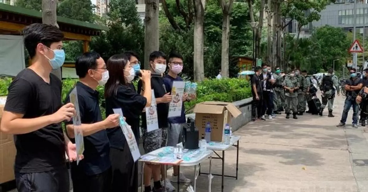 7.21一周年職工盟元朗派防疫物品　防暴警戒備