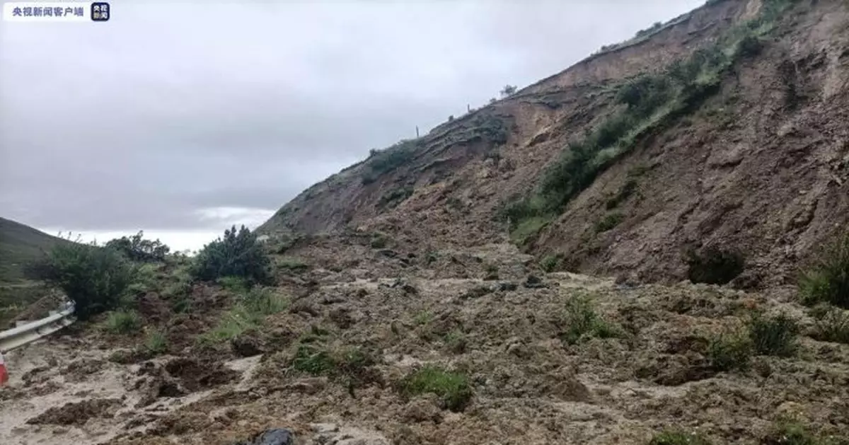 四川甘孜多條國省幹道發生塌方、泥石流 正在搶通