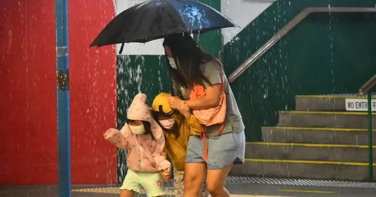 港鐵露天路段服務暫停 所有巴士電車停駛