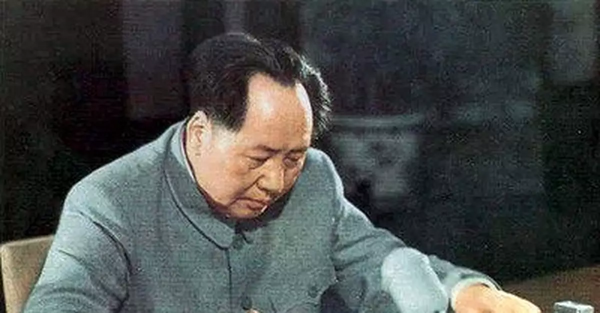 毛澤東1954年為何要請辭國家主席？