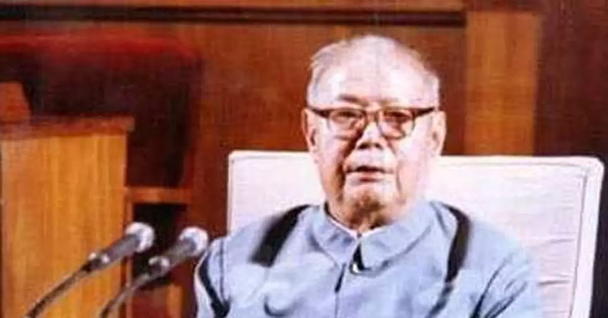 關鍵時刻葉劍英如何抓軍權? 決不出京 派王震四處竄門