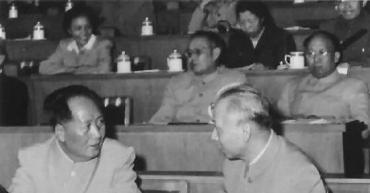 毛澤東為何要整劉少奇：大權旁落後不甘心？