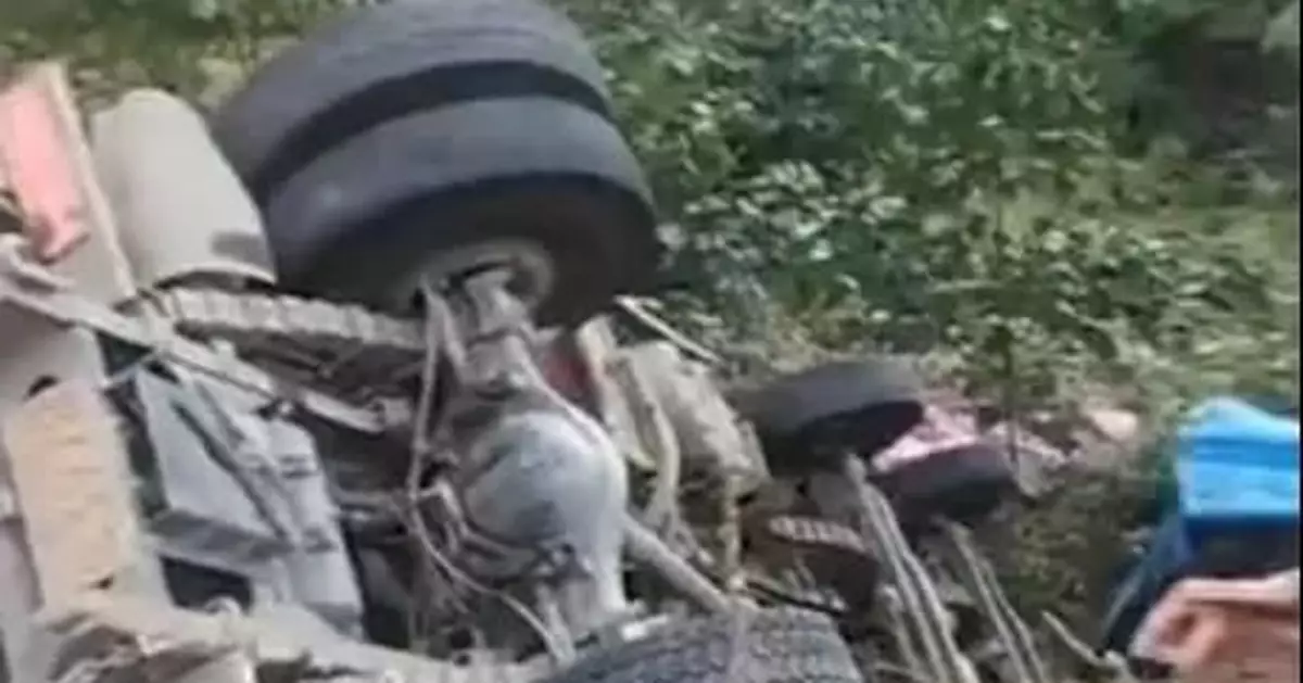 8死11傷！貨車側翻掩壓路邊撿蒜群眾