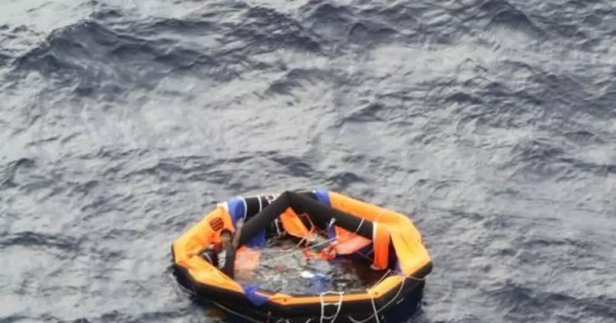 載5800頭牛貨輪東海沉沒 一船員抓緊牛後倖存