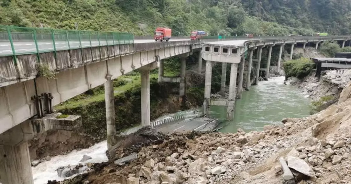 突發！雅西高速山體垮塌致橋樑斷裂 道路中斷