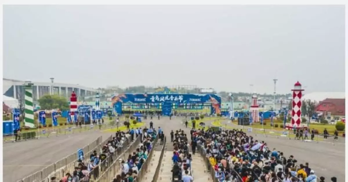 戴著口罩去蹦迪！國慶假期，一場有節制的狂歡