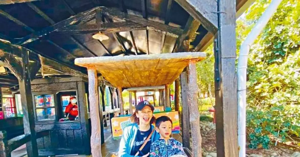 徐若瑄陪囝囝遊公園享受親子時光