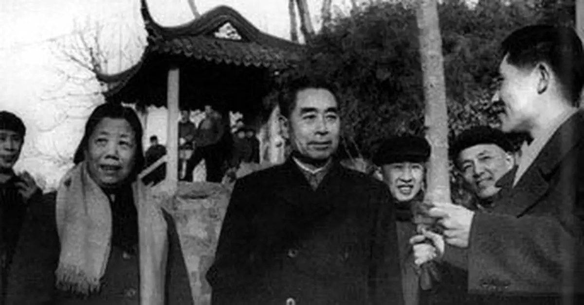 周恩來的親情世界：否決鄧穎超任人大副委員長