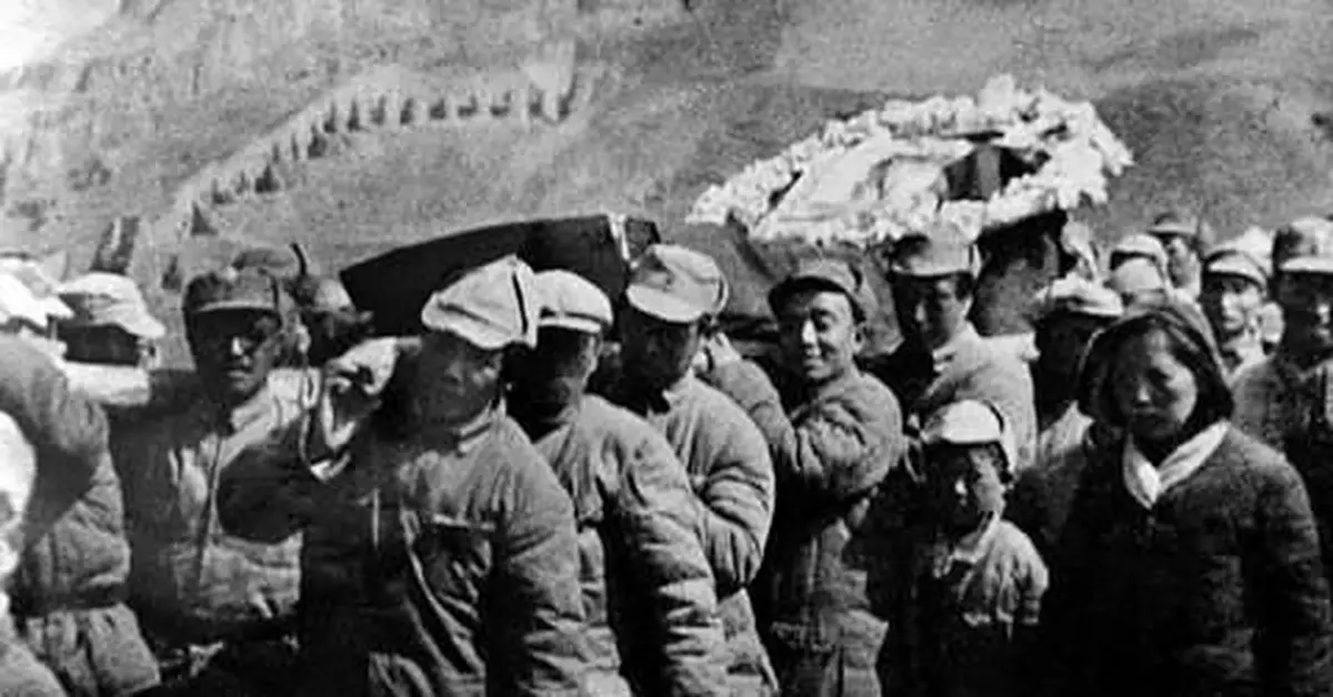 罕見！毛澤東為林彪堂兄抬棺(組圖)