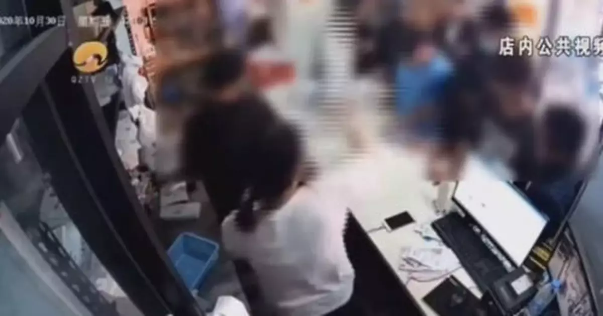 外賣員等餐崩潰砸東西，被店家打！最新進展