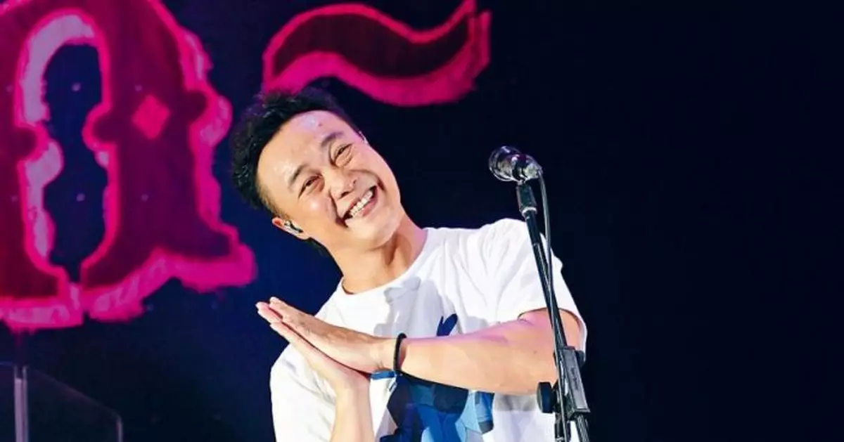 范丞丞晒合照尊稱Eason哥
