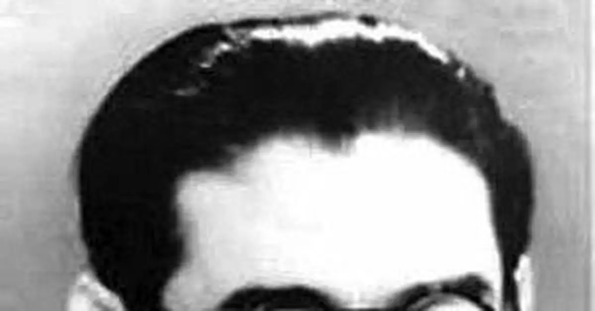 高崗舞會上親近女色搞「按摩」惹怒周恩來