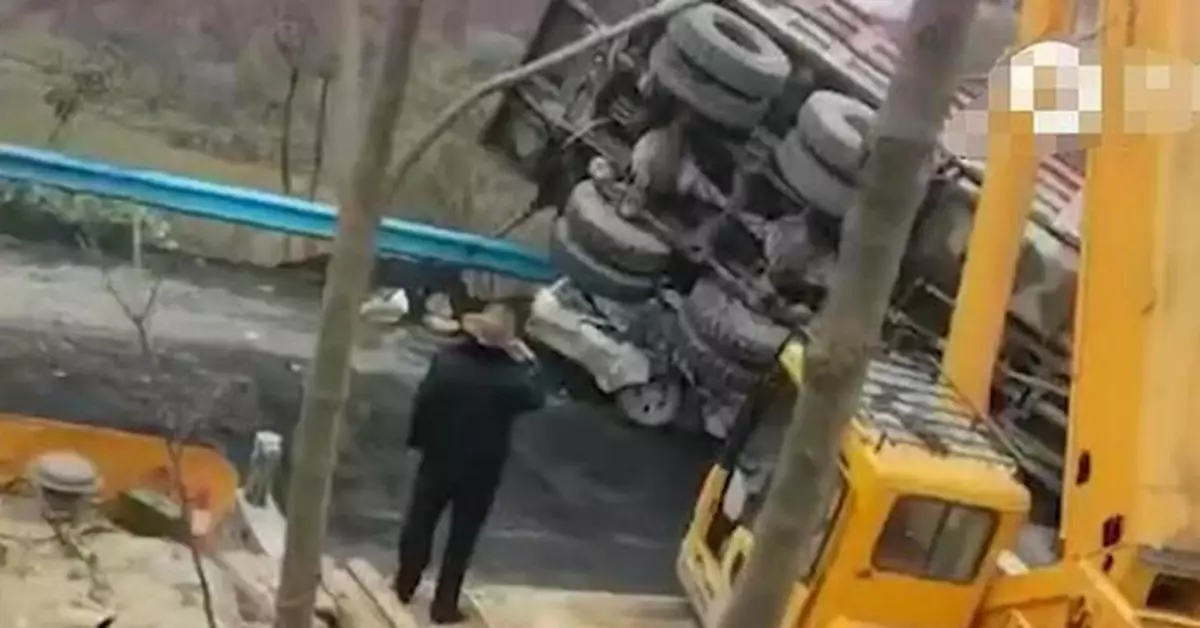 貴州通報「運煤貨車側翻覆壓一輛麵包車」：5人死亡