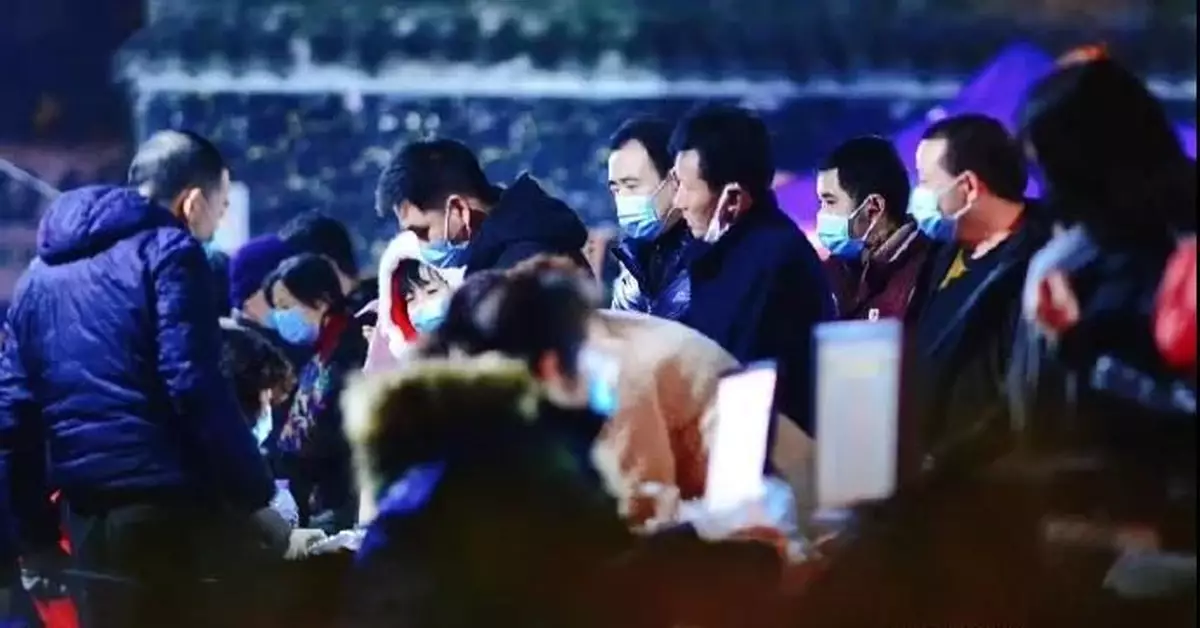 在成都郫都人的朋友圈裏 看到堅守、理解、感動……