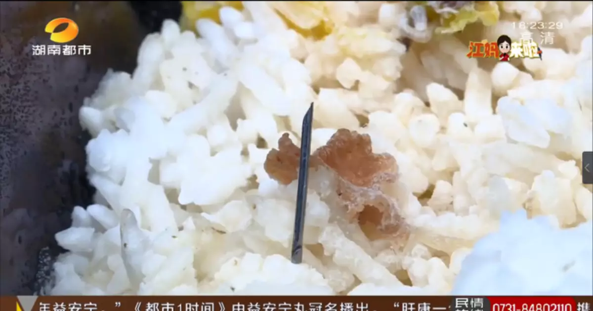 長沙一女子外賣吃出2厘米針頭，給五星好評才退款