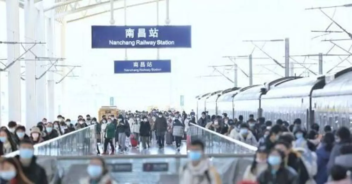 南昌火車站迎來元旦客流高峰 首日發送旅客13.3萬人