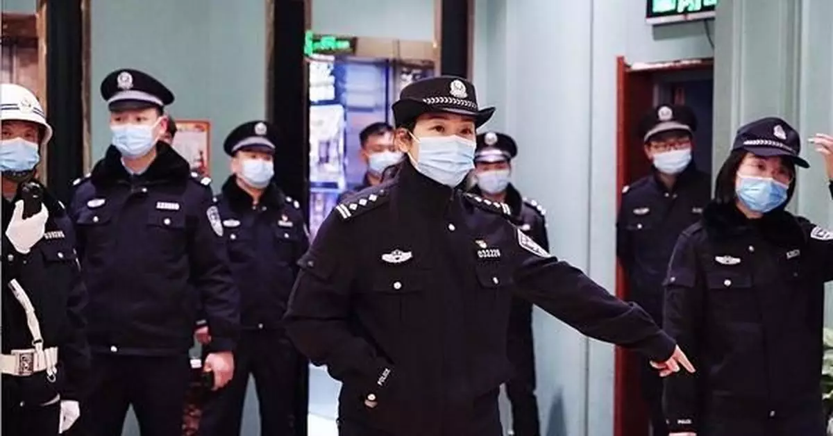 河南平頂山一KTV涉黃被查：抓捕時20多名女子正表演