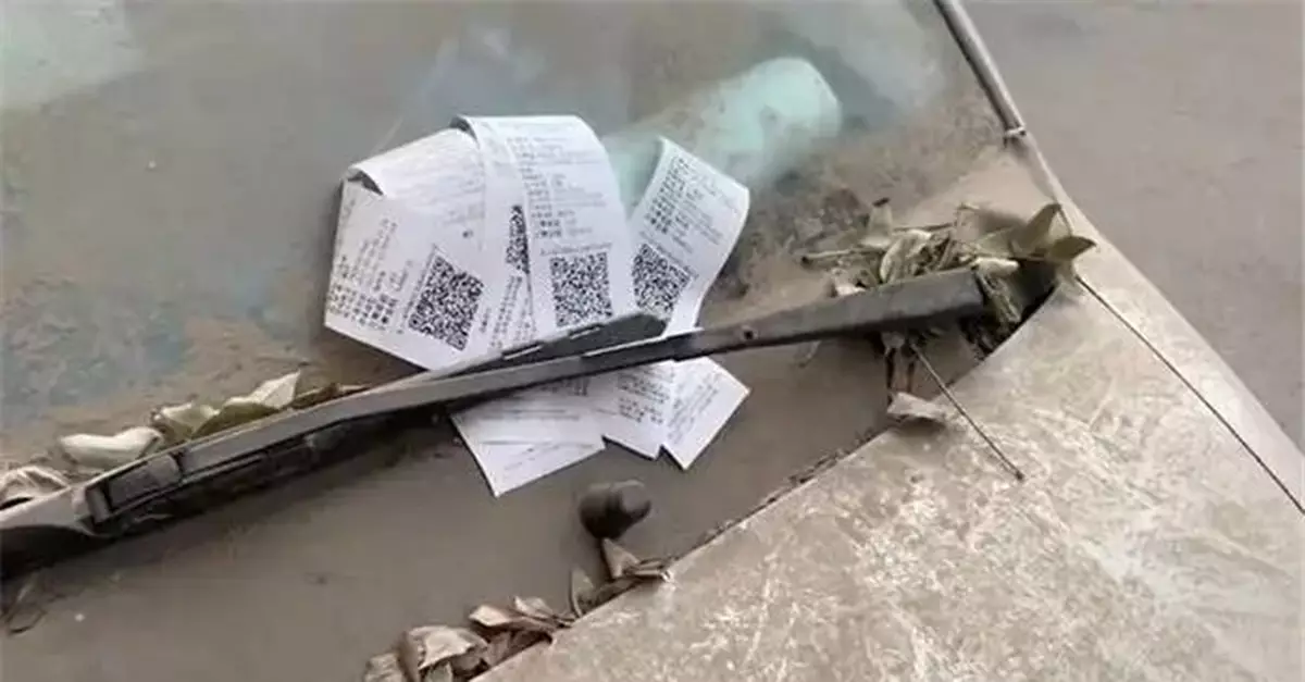 西安一車主車輛報廢停路邊2年 被貼55033元停車費