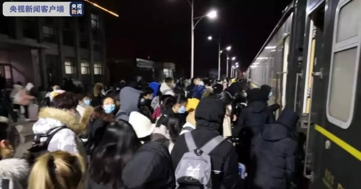 哈鐵開行專列為黑河高校5200餘學子返程護航