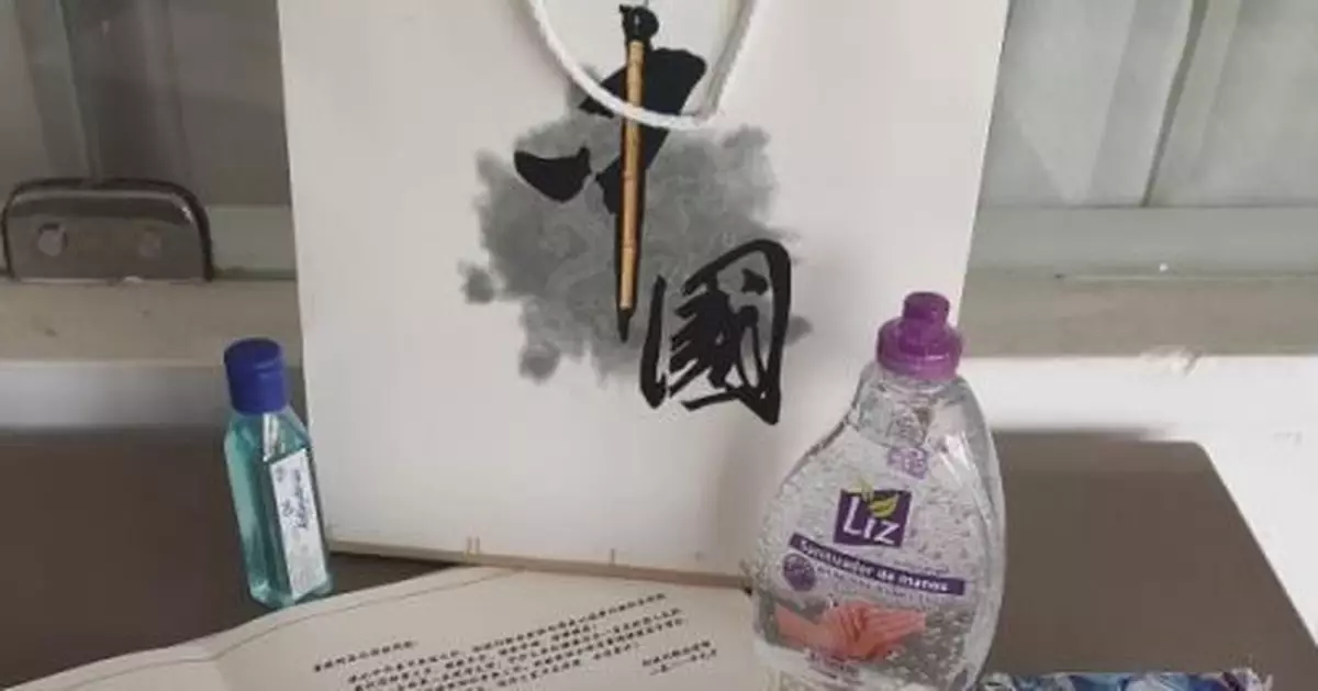 駐玻利維亞使館向旅玻僑胞發放「春節包」